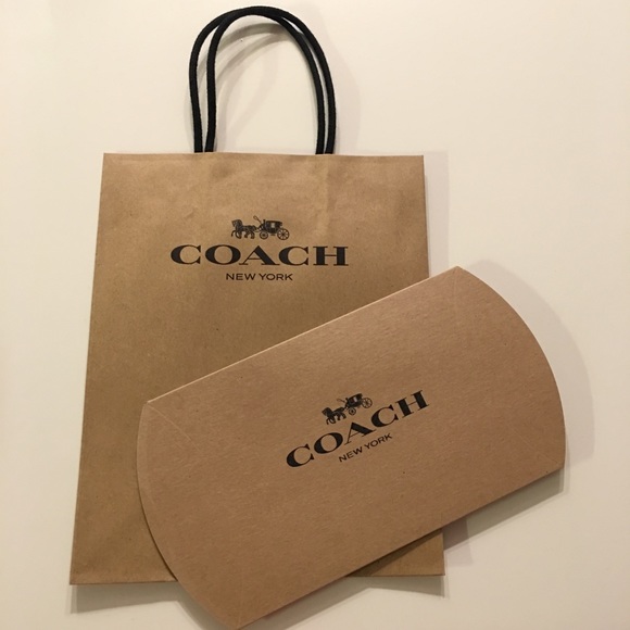 *PRICE DROP!* LAST ONE! 🆕 COACH wristlet - Picture 4 of 4